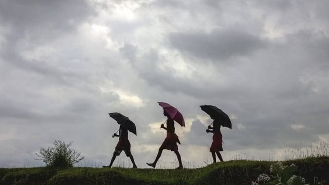 Weather Updates: मानसून ने केरल में दी दस्तक, अब पूर्वोत्तर भारत की ओर बढ़ा