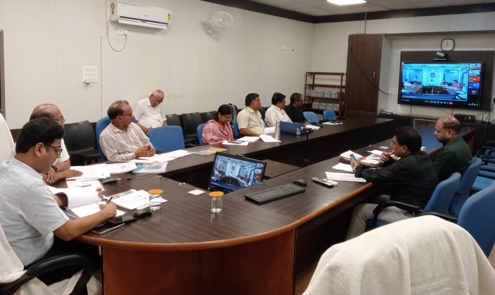 Singrauli News: खेती को आधुनिक बनाने के लिए उन्नत तकनीक किसानों तक पहुंचाएं: कमिश्नर